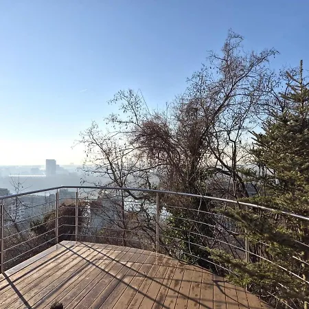 Amazing View Of The River Donau Apartman